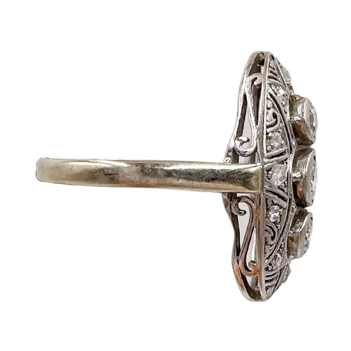 Art Deco 3-Stones Diamond Ring in Platinum