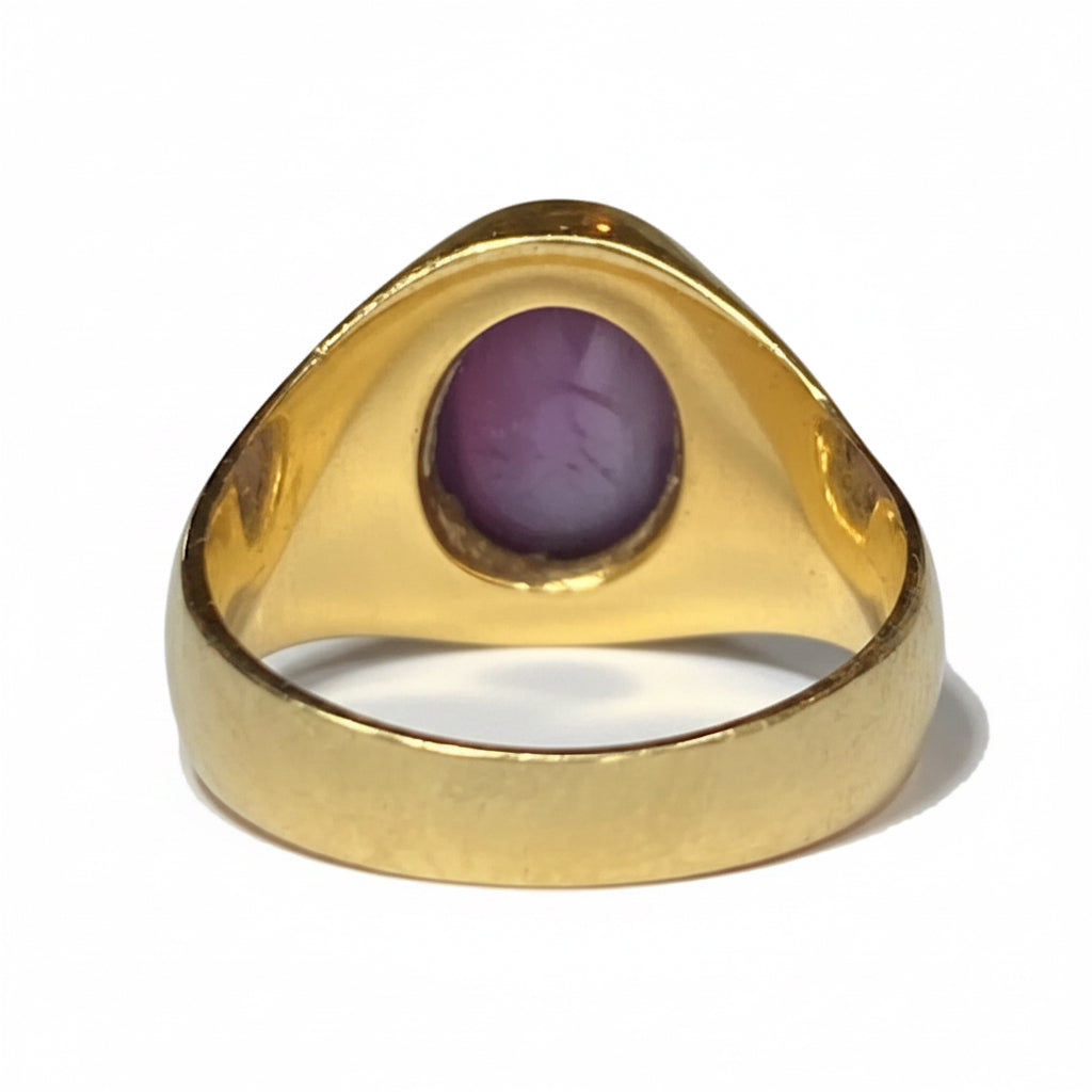 Vintage Violet Star Sapphire Ring  in 18ct Gold